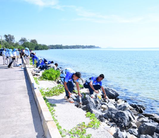 Aksi Peduli Lingkungan, Lanud RSA Bersama Kejari, Basarnas, BMKG, RRI dan Masyarakat Natuna Bersihkan Pantai