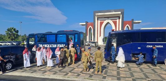 Danlanud RSA Pastikan Kepulangan Jemaah Haji Natuna Berjalan Lancar dengan Dukungan Pengamanan dan Transportasi