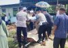 Hadir Bukan Sekadar Bertugas, Kapolsek Peureulak Barat Antar Jenazah Warga ke Pemakaman