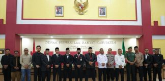 Bupati Al-Farlaky Hadiri Rapat Rekomendasi LKPJ Tahun 2025