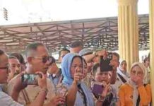 Tangis Ibu Pecah di Tengah Konferensi Pers Polres Pematangsiantar, Minta Kejelasan Kasus Kematian Anaknya di Taman Bunga