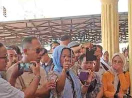 Tangis Ibu Pecah di Tengah Konferensi Pers Polres Pematangsiantar, Minta Kejelasan Kasus Kematian Anaknya di Taman Bunga