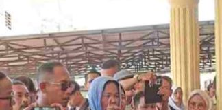 Tangis Ibu Pecah di Tengah Konferensi Pers Polres Pematangsiantar, Minta Kejelasan Kasus Kematian Anaknya di Taman Bunga