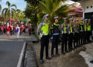 Pastikan Lalu Lintas Berjalan Lancar, Kasat Lantas Pimpin Pengamanan Pawai Budaya 500 Siswa SDN 002 Ranai