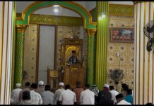 Bhabinkamtibmas Serasan Sampaikan Pesan Kamtibmas Lewat Mimbar Jumat, Ajak Jamaah Perkuat Iman dan Persatuan