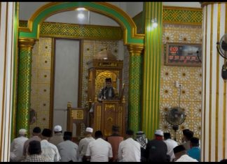 Bhabinkamtibmas Serasan Sampaikan Pesan Kamtibmas Lewat Mimbar Jumat, Ajak Jamaah Perkuat Iman dan Persatuan