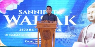 Camat Lingga Hadiri Perayaan Waisak di Daik Lingga, Ajak Jaga Kerukunan dan Doakan Korban Musibah