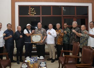 Bupati Asahan Serahkan Bantuan Rp30 Miliar untuk Percepat Pemulihan Pascabencana di Bireuen