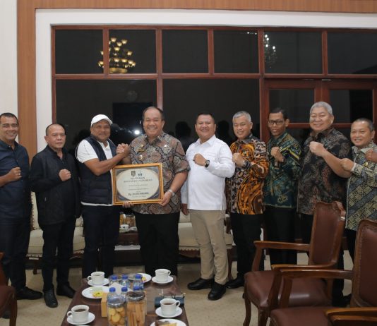 Bupati Asahan Serahkan Bantuan Rp30 Miliar untuk Percepat Pemulihan Pascabencana di Bireuen
