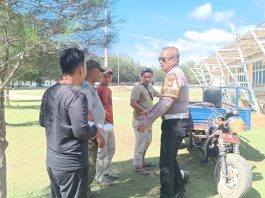 Jumat Berkah, Satlantas Polres Natuna Bagikan 50 Nasi Kotak kepada Masyarakat dan Petugas Kebersihan Pantai Piwang