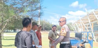 Jumat Berkah, Satlantas Polres Natuna Bagikan 50 Nasi Kotak kepada Masyarakat dan Petugas Kebersihan Pantai Piwang