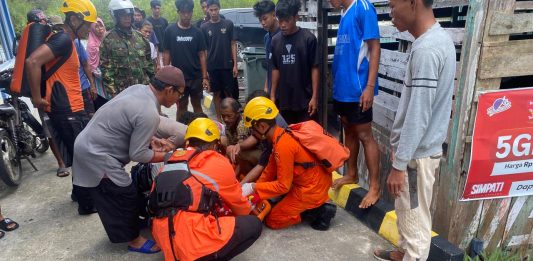 Warga Binjai Tersambar Petir Saat Mencari Kepiting, Tim SAR Evakuasi Korban
