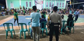 Turnamen Voli RW Cup 2026 Berlangsung Hingga Dini Hari, Bhabinkamtibmas Gunung Durian, Semua Berjalan Lancar dan Aman