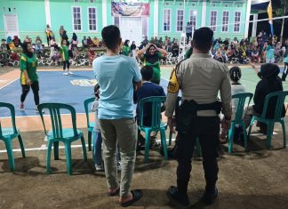 Turnamen Voli RW Cup 2026 Berlangsung Hingga Dini Hari, Bhabinkamtibmas Gunung Durian, Semua Berjalan Lancar dan Aman