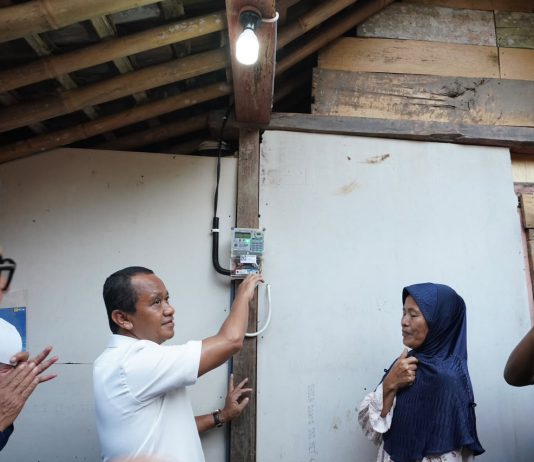 Melalui Lisdes dan BPBL, Pemerintah Bersama PLN Perluas Akses Listrik untuk Masyarakat