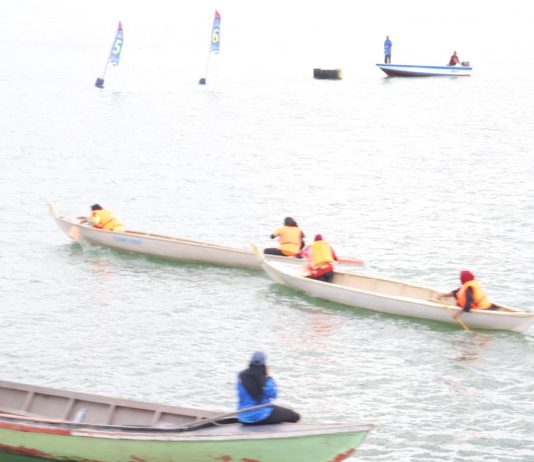 Semarakkan Hari Bhayangkara ke-80, Polda Kepri Gelar Lomba Dayung Sampan dan Ketinting di Tanjung Riau