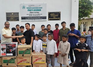 Nasir Djamil Serahkan Bantuan Makanan dan Genset untuk Panti Asuhan Islam Media Kasih Banda Aceh