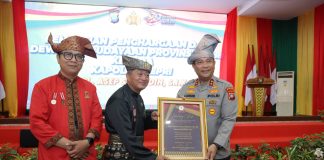 Kapolda Kepri Raih Penghargaan “Sekalung Budi” atas Pelestarian Gurindam 12 Raja Ali Haji
