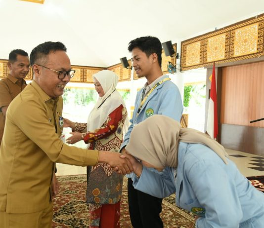Terima 485 Mahasiswa Kukerta UNRI, Bupati Bengkalis Harap Jadi Agen Perubahan di Masyarakat