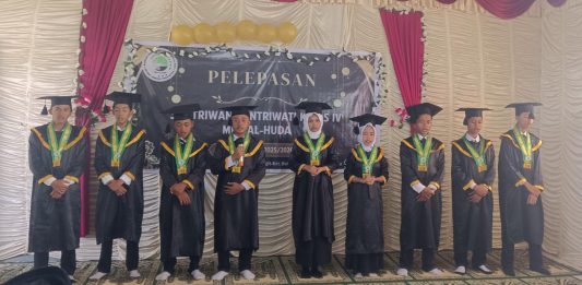 MDT Al-Huda Air Lengit Lepas 9 Santri, Bekali Generasi Muda dengan Ilmu Agama dan Akhlak