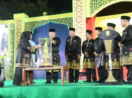 Serahkan Piala Bergilir di Pembukaan MTQ ke-44 Riau, Bupati Kasmarni Titip Harapan Besar ke Kafilah Bengkalis