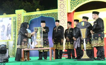 Serahkan Piala Bergilir di Pembukaan MTQ ke-44 Riau, Bupati Kasmarni Titip Harapan Besar ke Kafilah Bengkalis