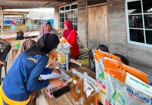 209 KPM di Desa Baran Terima Bantuan Pangan Beras dan Minyak Goreng dari Pemerintah