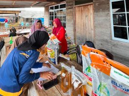 209 KPM di Desa Baran Terima Bantuan Pangan Beras dan Minyak Goreng dari Pemerintah