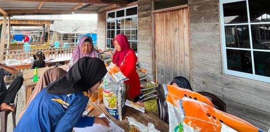 209 KPM di Desa Baran Terima Bantuan Pangan Beras dan Minyak Goreng dari Pemerintah