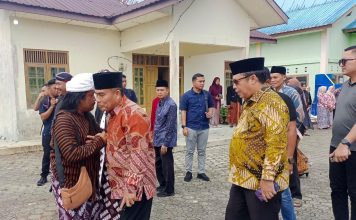 Dukung Pelestarian Tradisi, Mustamin Bakri Hadiri Pawai Budaya dan Grebek Gunungan di Desa Tapau
