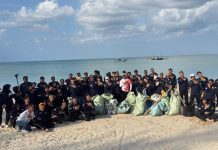 Rawat Pesisir Natuna, Wakajati Kepri dan Kajari Natuna Gelar Aksi Bersih Pantai Teluk Sahi