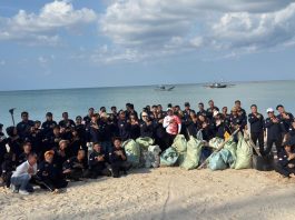 Rawat Pesisir Natuna, Wakajati Kepri dan Kajari Natuna Gelar Aksi Bersih Pantai Teluk Sahi