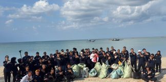Rawat Pesisir Natuna, Wakajati Kepri dan Kajari Natuna Gelar Aksi Bersih Pantai Teluk Sahi