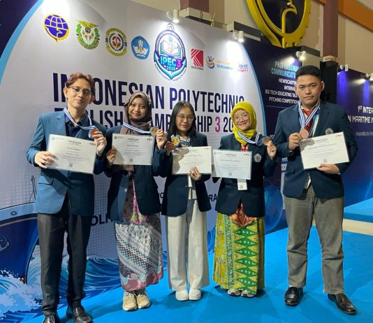 Membanggakan! Mahasiswa Polteknaker Raih 10 Penghargaan di Dua Ajang Nasional