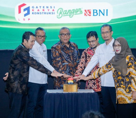 Wamenaker: Mahasiswa Harus Perkuat Kompetensi dan Sertifikasi untuk Hadapi Dunia Kerja