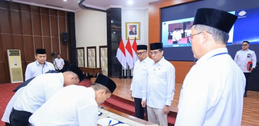 Lantik 10 Pejabat, Menaker Tekankan Penguatan K3 dan Tata Kelola yang Akuntabel