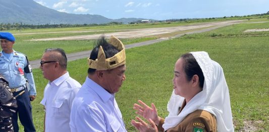 Menko Polkam Kunjungi Natuna, Bupati Cen Sui Lan Sampaikan Keluhan Tingginya Biaya Transportasi dan Rentang Kendali