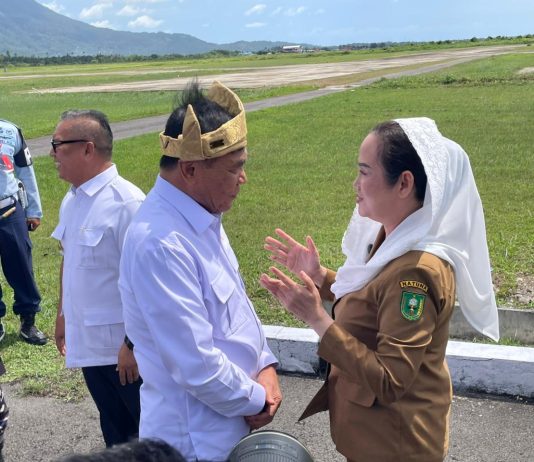Menko Polkam Kunjungi Natuna, Bupati Cen Sui Lan Sampaikan Keluhan Tingginya Biaya Transportasi dan Rentang Kendali