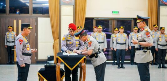 Kapolri Pimpin Pelantikan dan Sertijab Enam Kapolda