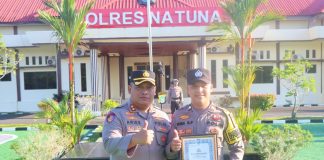Kapolres Natuna Berikan Penghargaan kepada Bripda Wira, Apresiasi Prestasi Juara I Lomba Pidato Kamtibmas Tingkat Polda Kepri
