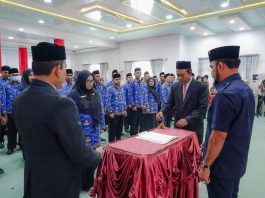 Bupati Al-Farlaky Lantik 45 Kepala Sekolah