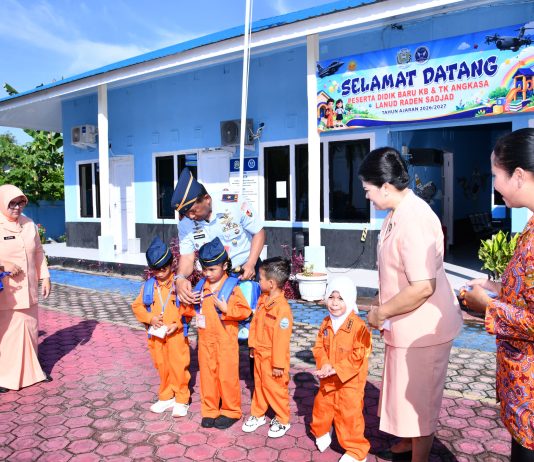 Sambut Siswa Baru, Danlanud dan Ketua Yasarini Pengurus Cabang Lanud RSA Natuna Resmikan MPLS TK-KB Angkasa TA 2026/2027