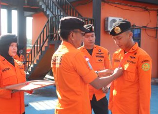 Perkuat Kesiapsiagaan Personel, Kantor SAR Natuna Gelar Latihan di Perairan