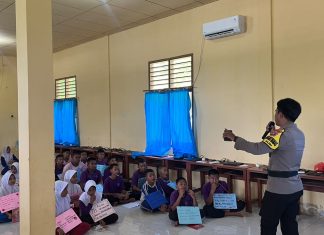 Tanamkan Kesadaran Sejak Dini, Bhabinkamtibmas Polsek Serasan Sosialisasikan Bahaya NAPZA dan Bullying