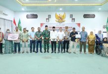 Bupati Al-Farlaky Serahkan Santunan Ahli Waris Tahap III Korban Banjir