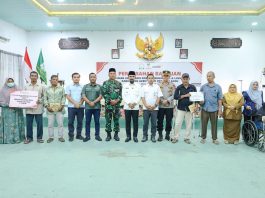 Bupati Al-Farlaky Serahkan Santunan Ahli Waris Tahap III Korban Banjir
