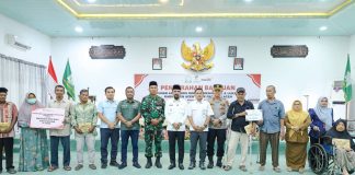 Bupati Al-Farlaky Serahkan Santunan Ahli Waris Tahap III Korban Banjir
