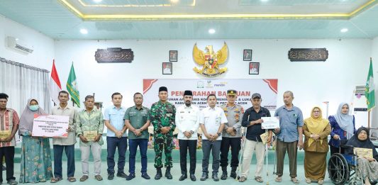Bupati Al-Farlaky Serahkan Santunan Ahli Waris Tahap III Korban Banjir
