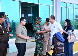 Danlanud Raden Sadjad Antar Keberangkatan Danlanal Ranai ke Tempat Tugas Baru