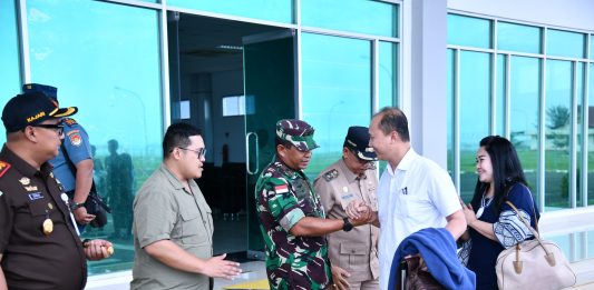 Danlanud Raden Sadjad Antar Keberangkatan Danlanal Ranai ke Tempat Tugas Baru